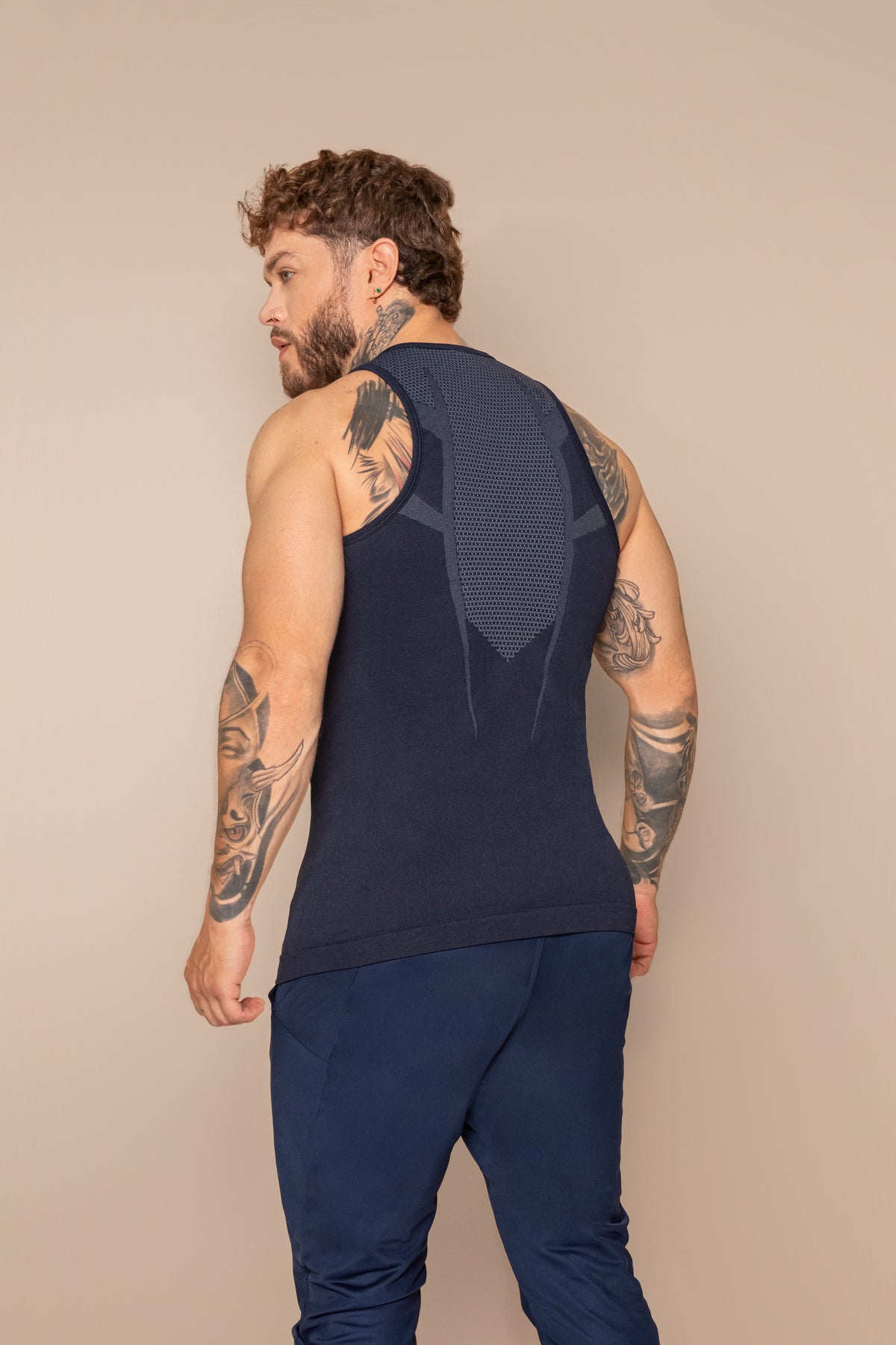 Camiseta deportiva tipo esqueleto con espalda olimpica