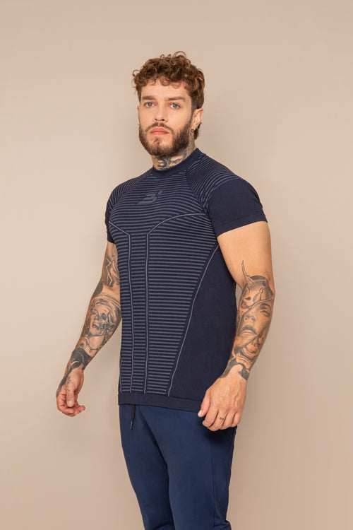 Camiseta deportiva de manga corta con diseño geométrico estratégico