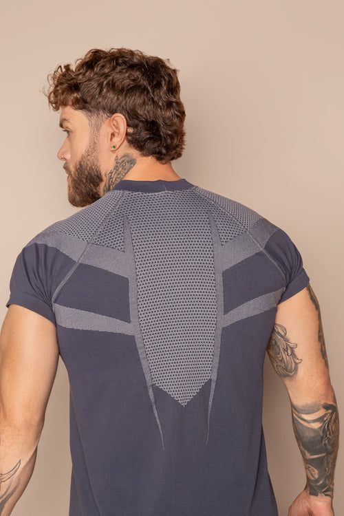 Camiseta deportiva de manga corta con paneles de compresión